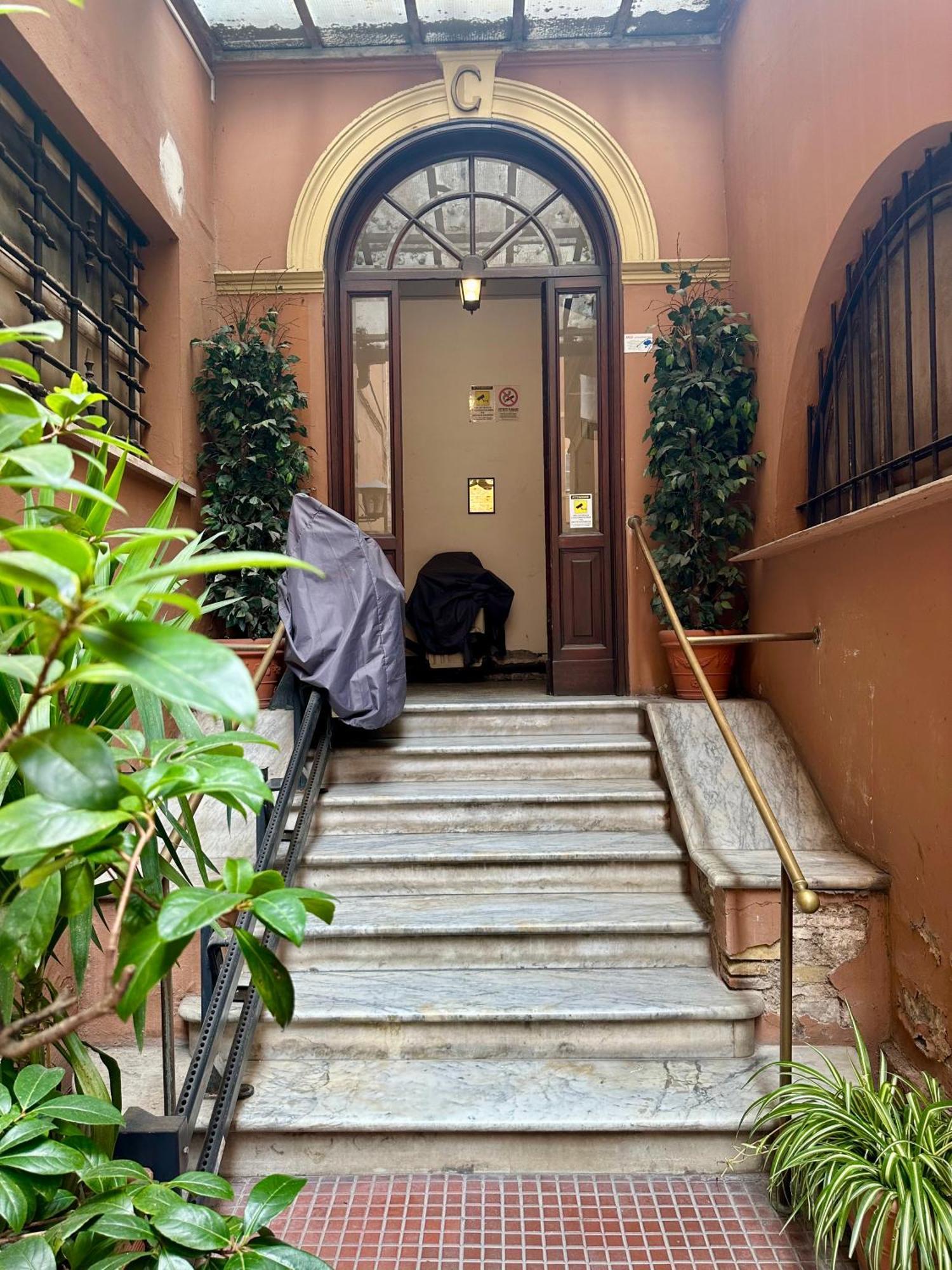 Nazionale Palace Suites Рим Екстериор снимка